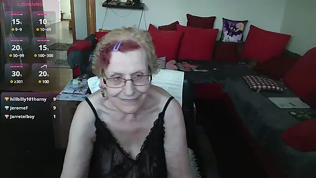 HeisseomaOriginal online show from 02.26.25