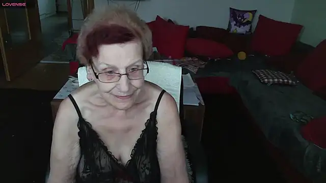 HeisseomaOriginal online show from 10.26.25