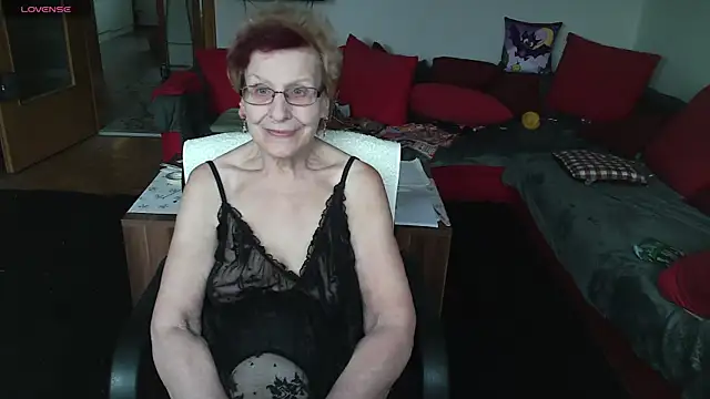 HeisseomaOriginal online show from 10.29.25