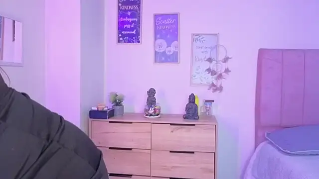 bluee hazell online show from 10.02.25