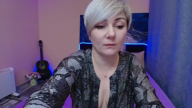 Snapshot of BlondPearl chatting on 02.14.26 BlondPearl online show from 02.14.26