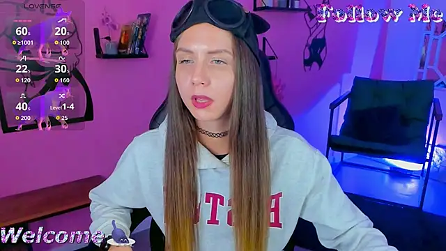 Snapshot of GrayceWild chatting on 10.02.25 GrayceWild online show from 10.02.25