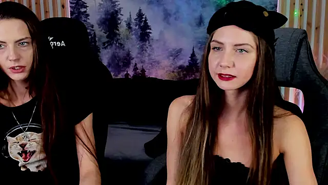 Snapshot of GrayceWild chatting on 10.24.25 GrayceWild online show from 10.24.25