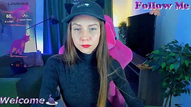 Snapshot of GrayceWild chatting on 11.04.25 GrayceWild online show from 11.04.25