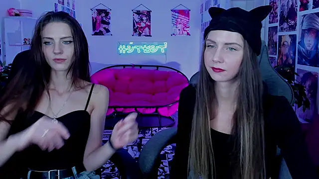 Snapshot of GrayceWild chatting on 11.10.25 GrayceWild online show from 11.10.25