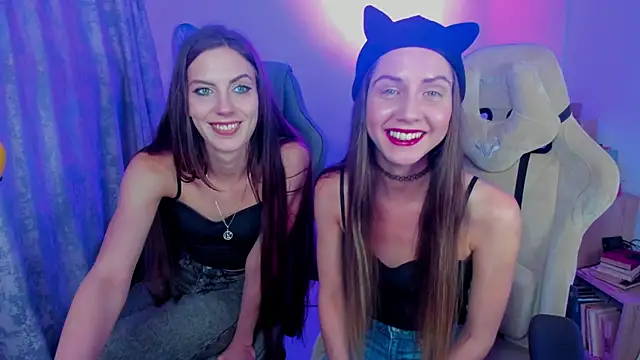 Snapshot of GrayceWild chatting on 11.11.25 GrayceWild online show from 11.11.25