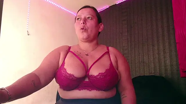 Snapshot of Diana_Lozano chatting on 02.07.25 Diana Lozano online show from 02.07.25