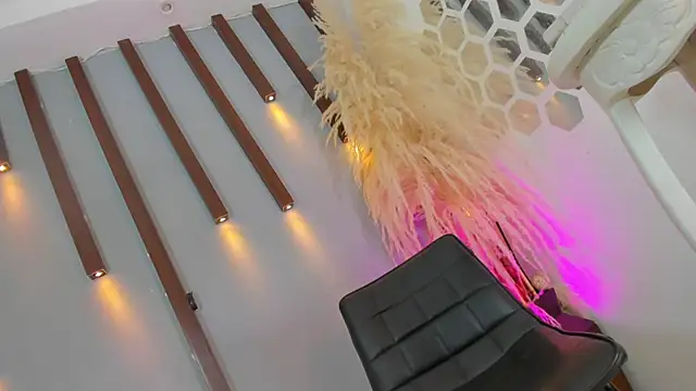 Sophia Cameron online show from 10.04.25