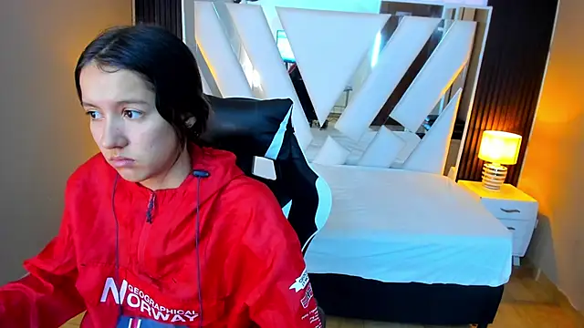 Snapshot of Linda4Petite chatting on 10.12.25 Linda4Petite online show from 10.12.25