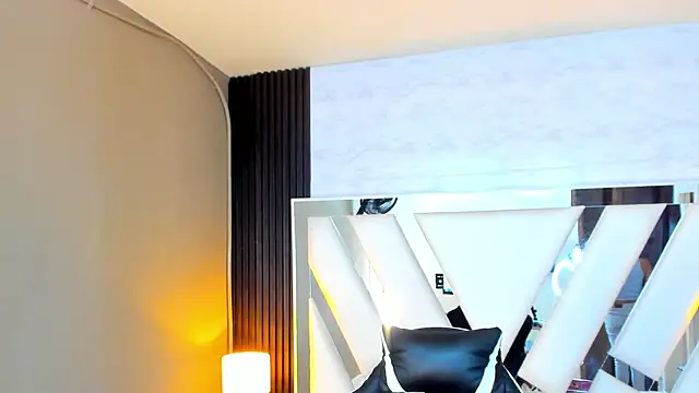 Snapshot of Linda4Petite chatting on 10.15.25 Linda4Petite online show from 10.15.25