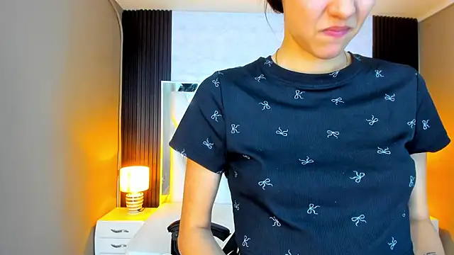 Snapshot of Linda4Petite chatting on 10.18.25 Linda4Petite online show from 10.18.25