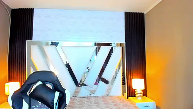 Snapshot of Linda4Petite chatting on 10.22.25 Linda4Petite online show from 10.22.25