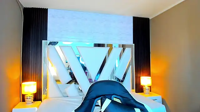 Snapshot of Linda4Petite chatting on 11.03.25 Linda4Petite online show from 11.03.25