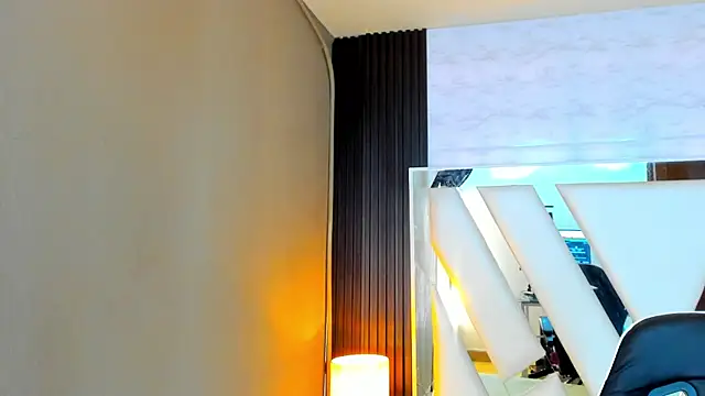 Snapshot of Linda4Petite chatting on 11.04.25 Linda4Petite online show from 11.04.25