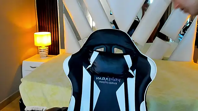 Linda4Petite online show from 11.30.25