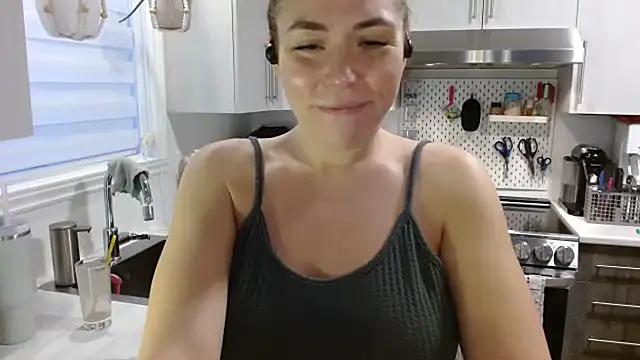 Snapshot of Ellie-L-Elizabeth chatting on 03.16.25 Ellie-L-Elizabeth online show from 03.16.25