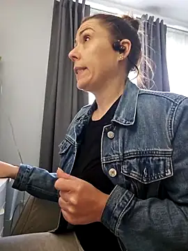 Ellie-L-Elizabeth online show from 05.10.26