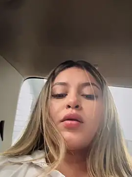 lunablossom  online show from 10.05.25