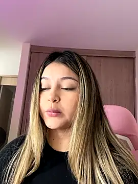 lunablossom  online show from 10.18.25