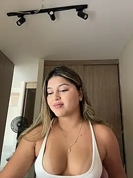 lunablossom  online show from 04.05.26