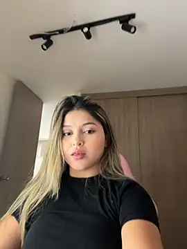 lunablossom  online show from 04.06.26