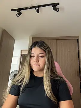 lunablossom  online show from 04.11.26