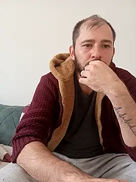 Snapshot of NiiiRvaNaa chatting on 10.12.25 NiiiRvaNaa online show from 10.12.25