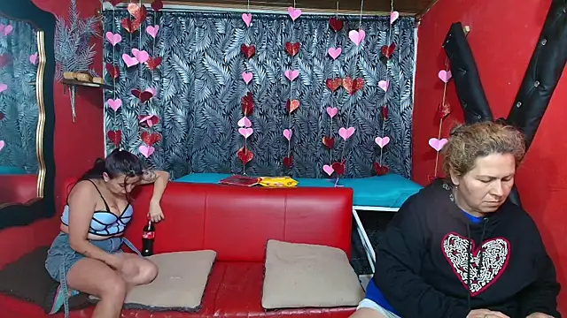 lesbiancuple online show from 02.14.25