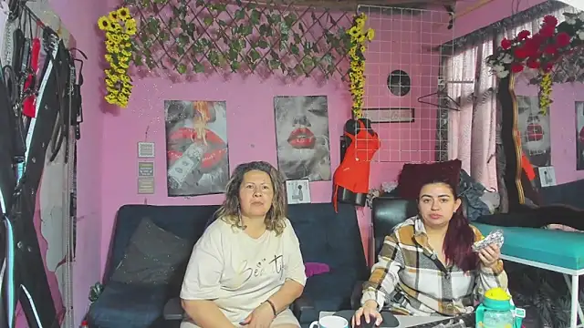 Snapshot of lesbiancuple chatting on 05.21.26 lesbiancuple online show from 05.21.26