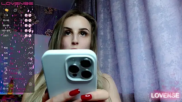 Snapshot of Careys_universe chatting on 09.27.25 Careys universe online show from 09.27.25