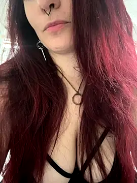 Snapshot of LunaMoongirl chatting on 10.20.25 LunaMoongirl online show from 10.20.25