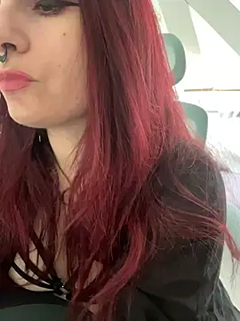 Snapshot of LunaMoongirl chatting on 11.12.25 LunaMoongirl online show from 11.12.25