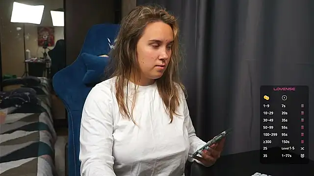 Snapshot of Sandra_SW_ chatting on 10.15.25 Sandra SW online show from 10.15.25