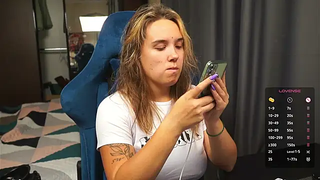 Snapshot of Sandra_SW_ chatting on 10.28.25 Sandra SW online show from 10.28.25