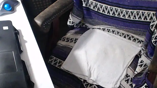 QueenDenizeAndTheCaptain online show from 10.13.25