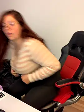 Snapshot of kayortiiz chatting on 10.09.25 kayortiiz online show from 10.09.25