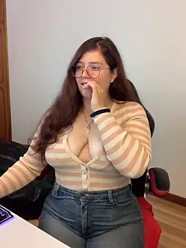 Snapshot of kayortiiz chatting on 10.16.25 kayortiiz online show from 10.16.25