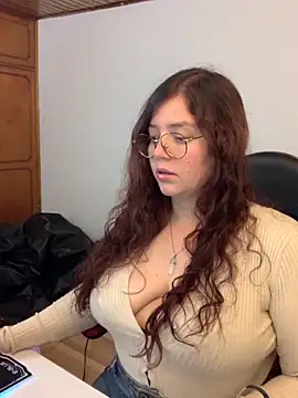 Snapshot of kayortiiz chatting on 10.18.25 kayortiiz online show from 10.18.25