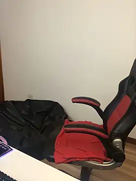 Snapshot of kayortiiz chatting on 10.27.25 kayortiiz online show from 10.27.25