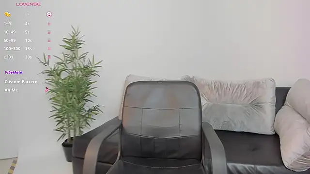 Snapshot of kimbrownn chatting on 02.08.25 kimbrownn online show from 02.08.25