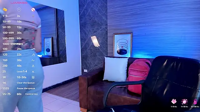 Snapshot of kimbrownn chatting on 10.23.25 kimbrownn online show from 10.23.25