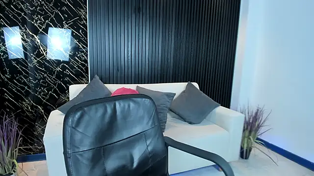 Snapshot of kimbrownn chatting on 11.04.25 kimbrownn online show from 11.04.25