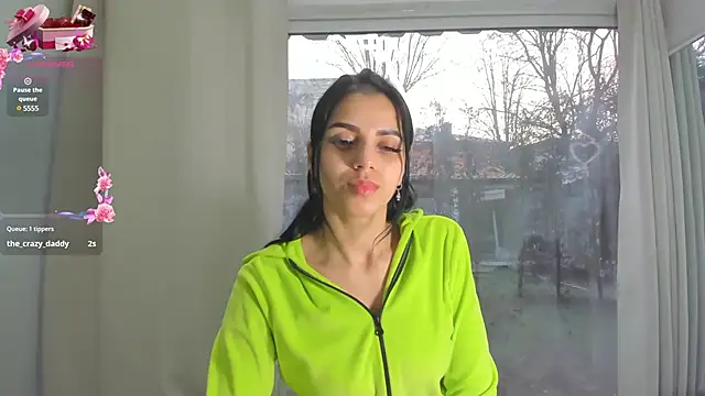 Sarabecker online show from 03.05.25