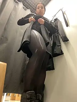 Snapshot of CrazzyChicks chatting on 12.09.24 CrazzyChicks online show from 12.09.24