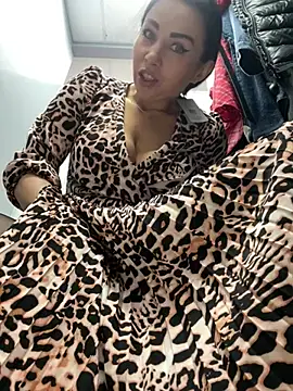 Snapshot of CrazzyChicks chatting on 03.22.25 CrazzyChicks online show from 03.22.25