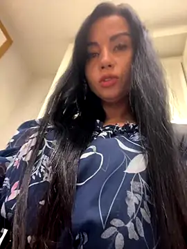 Snapshot of CrazzyChicks chatting on 09.27.25 CrazzyChicks online show from 09.27.25