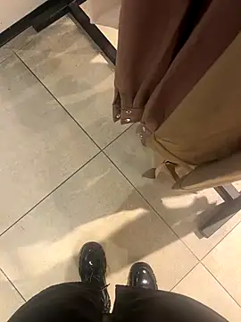 Snapshot of CrazzyChicks chatting on 09.29.25 CrazzyChicks online show from 09.29.25