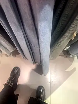 Snapshot of CrazzyChicks chatting on 10.02.25 CrazzyChicks online show from 10.02.25