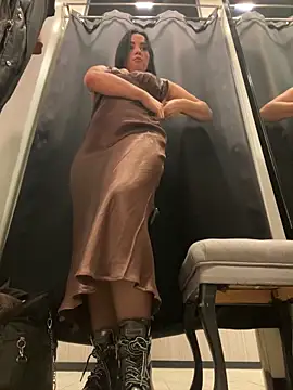 Snapshot of CrazzyChicks chatting on 10.08.25 CrazzyChicks online show from 10.08.25