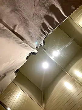 Snapshot of CrazzyChicks chatting on 10.09.25 CrazzyChicks online show from 10.09.25